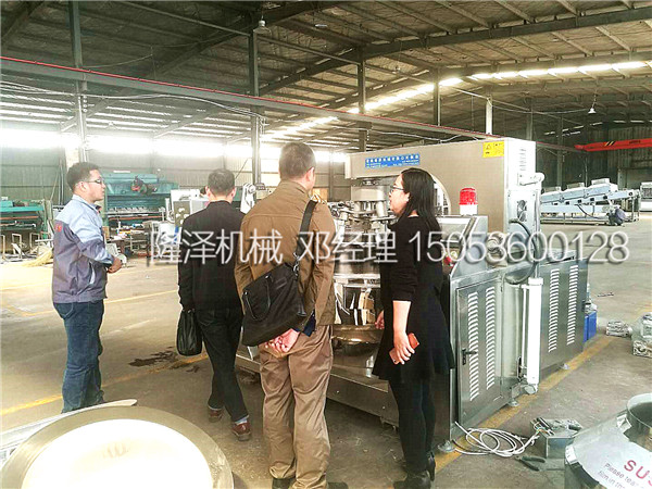 歡迎長春客（kè）戶來（lái）廠考察火鍋底料炒鍋（guō）