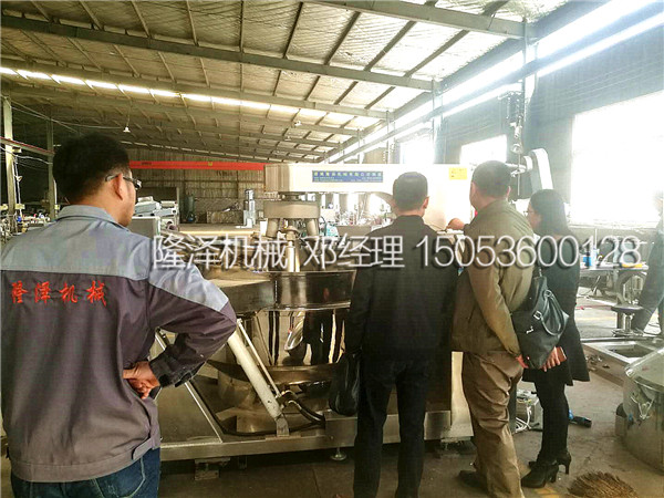 歡迎（yíng）長春（chūn）客戶來廠考察火鍋底料炒鍋