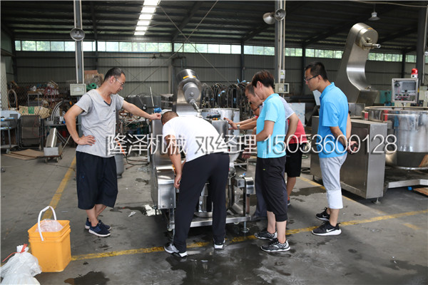 研究所（suǒ）來廠考（kǎo）察試驗用小型電磁（cí）炒藥機（jī）
