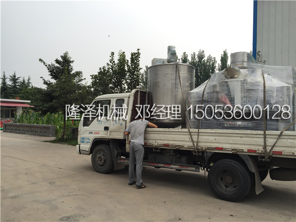 山（shān）東泰安客戶訂購的麻辣燙炒料機發貨了