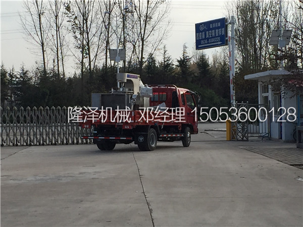 武漢客戶定做的辣椒醬(jiàng)攪拌炒鍋(guō)裝車發貨